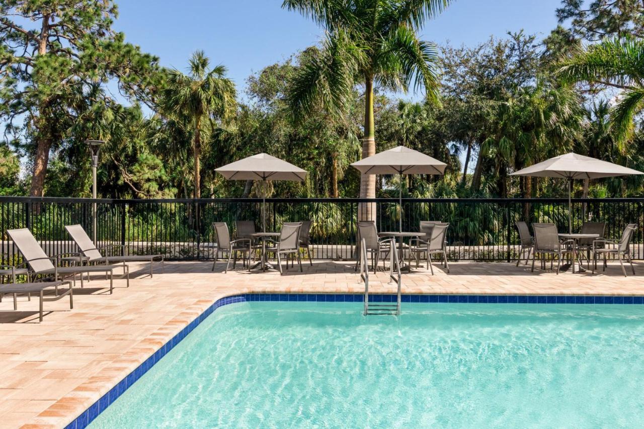 Fairfield By Marriott Inn & Suites Bonita Springs Exterior photo