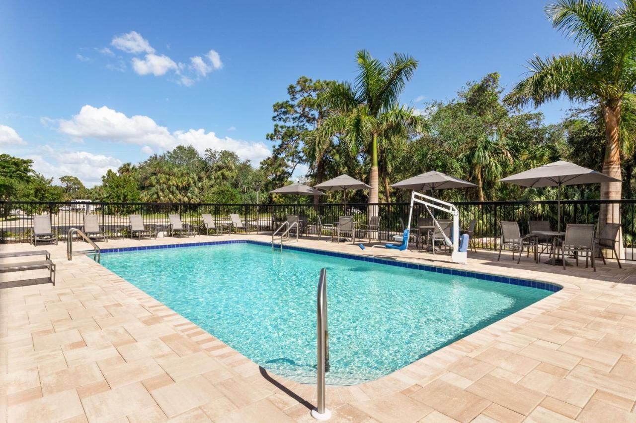 Fairfield By Marriott Inn & Suites Bonita Springs Exterior photo